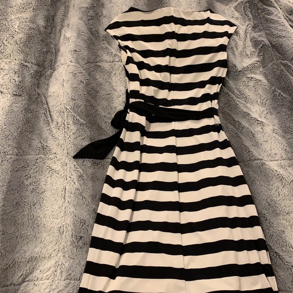 Clingy black and white dress | Le Chateau - Picture 3 of 4